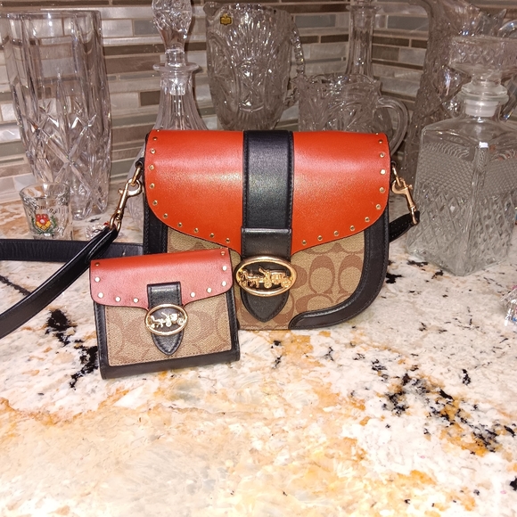 SOLD!!!!!!Coaqch Georgie Sugnature Colorblock saddlebag - Picture 1 of 16